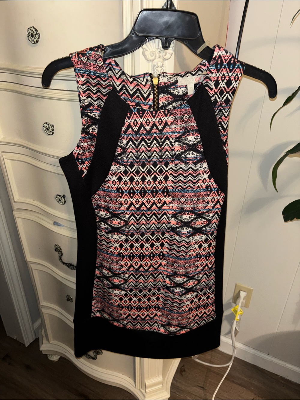 Sleeveless Geometric Sheath Dress in Pink and Black